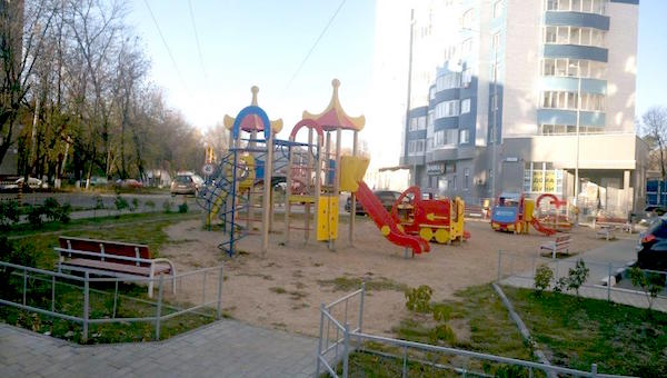 Детская площадка в Королеве была перенесена из охранной зоны по решению МОЭСК