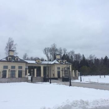 Монтаж уличного освещения и подсветки Club House