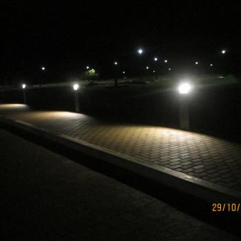 Монтаж уличного освещения детской площадки и парковки гольф клуба Raevo